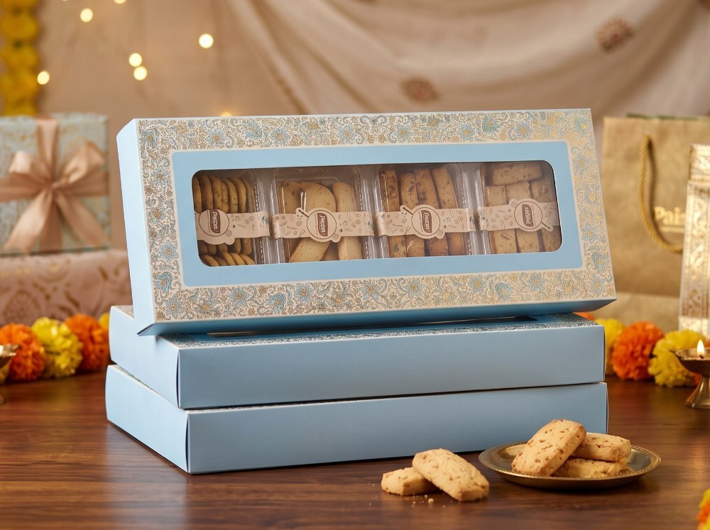 4 TiffinBox Premium Hamper